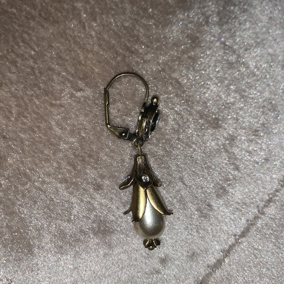 Sweet Romance crystal and pearl teardrop earrings - Picture 5 of 8